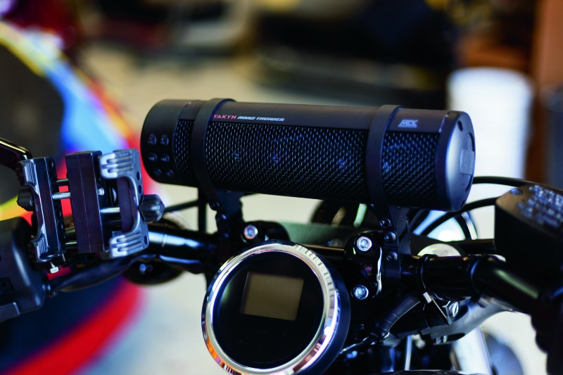 Kuryakyn Tech-Connect Bar Mount Device Holder 7/8 to 1-1/4in Bars - Image 5